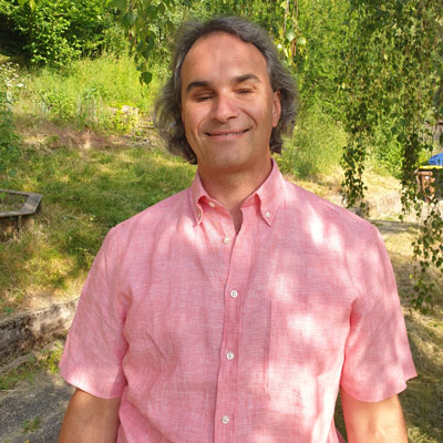 Foto von David Georgi im Leinenhemd